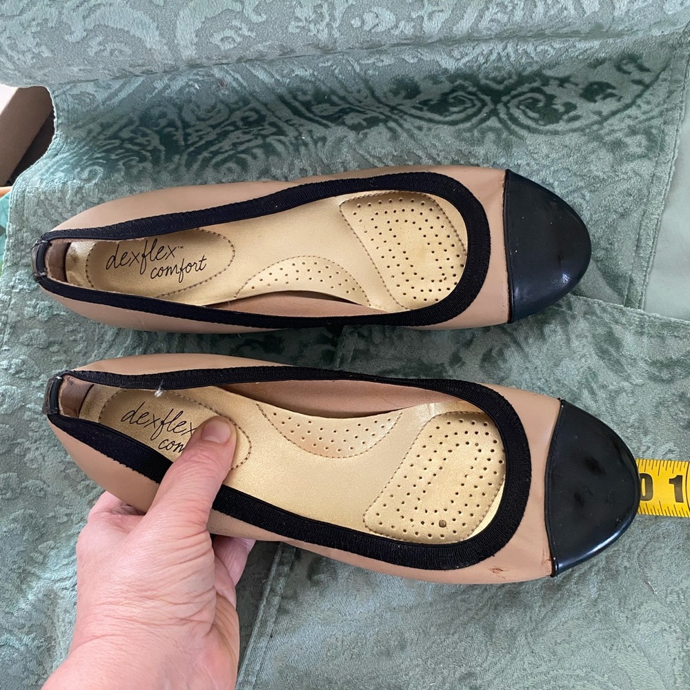 Dexflex Comfort Women's Beige and Black Loafers
Read description, see photos